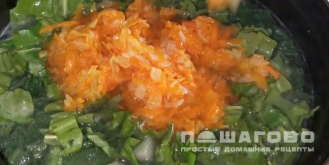 Фото приготовления рецепта: Суп из щавеля и крапивы - шаг 4