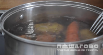 Фото приготовления рецепта: Диетический Оливье с зеленью - шаг 1