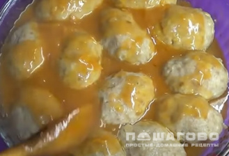 Фото приготовления рецепта: Сочные говяжьи котлеты с томатным соусом - шаг 8