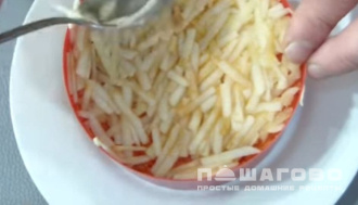 Фото приготовления рецепта: Салат Мясной с фруктами - шаг 4