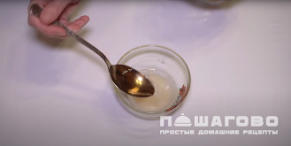 Фото приготовления рецепта: Панна-котта с вишней - шаг 3