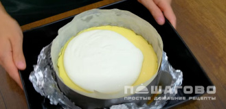 Фото приготовления рецепта: Чизкейк с маскарпоне - шаг 12