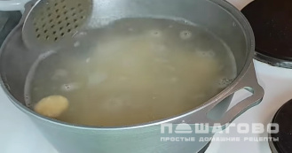 Фото приготовления рецепта: Галушки из творога - шаг 5