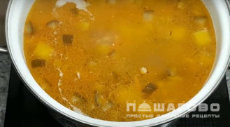 Фото приготовления рецепта: Рассольник с курицей - шаг 5