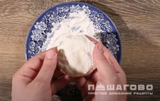Фото приготовления рецепта: Нежные сырники из рикотты - шаг 3