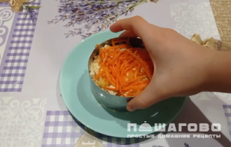 Фото приготовления рецепта: Салат из корейской моркови и апельсина - шаг 3