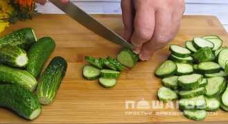 Фото приготовления рецепта: Огурцы Улет - шаг 1