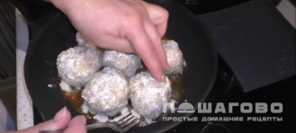 Фото приготовления рецепта: Котлеты ежики рыбные с рисом и подливкой - шаг 3