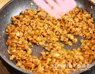Фото приготовления рецепта: Запеканка из кабачков и мяса - шаг 3