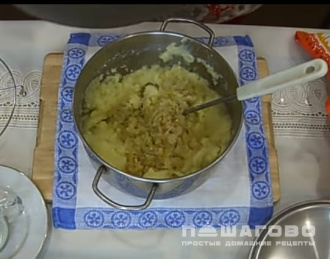 Фото приготовления рецепта: Кыстыбый с картофелем из пельменного теста - шаг 6