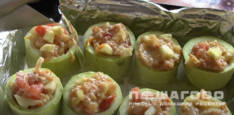 Фото приготовления рецепта: Кабачки, фаршированные мясом в духовке - шаг 8