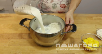 Фото приготовления рецепта: Пирог с заварным кремом и клубникой - шаг 5