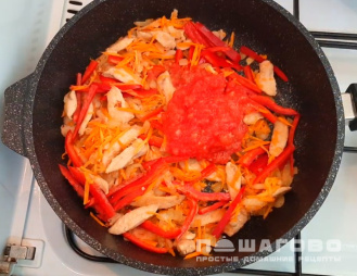 Фото приготовления рецепта: Лапша удон с курицей и овощами - шаг 3