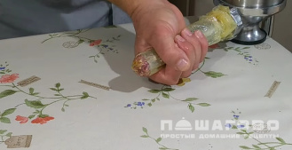 Фото приготовления рецепта: Домашняя сыровяленая колбаса - шаг 5