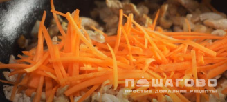 Фото приготовления рецепта: Гречневая лапша по-японски с курицей и овощами - шаг 7