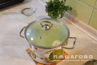 Фото приготовления рецепта: Куриный крем-суп со шпинатом и сливками - шаг 5