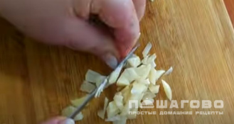 Фото приготовления рецепта: Огуречное лечо с помидорами и болгарским перцем - шаг 5
