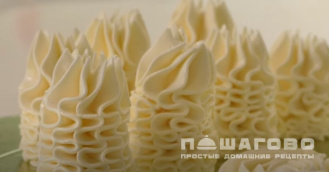 Фото приготовления рецепта: Масляный крем для торта - шаг 4