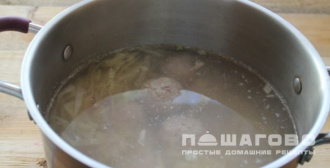 Фото приготовления рецепта: Борщ сибирский с фрикадельками - шаг 9
