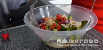 Фото приготовления рецепта: Магрибский салат с кускусом и рукколой - шаг 4