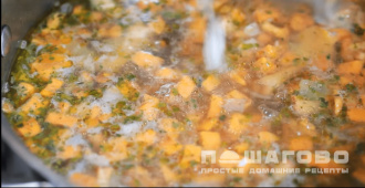 Фото приготовления рецепта: Вегетарианский грибной суп - шаг 3