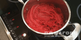 Фото приготовления рецепта: Брусничный конфитюр - шаг 1