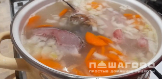 Фото приготовления рецепта: Уха из линя с картофелем - шаг 3