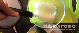 Фото приготовления рецепта: Салат с фунчозой и морепродуктами - шаг 1