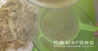 Фото приготовления рецепта: Бульон из домашней курицы - шаг 8