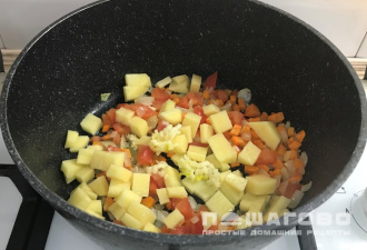 Фото приготовления рецепта: Суп из трески с овощами по-норвежски - шаг 4
