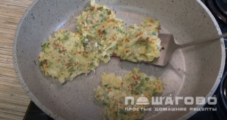 Фото приготовления рецепта: Постные драники из картошки без яиц - шаг 7