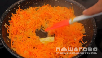 Фото приготовления рецепта: Суп с фрикадельками из фарша индейки - шаг 3