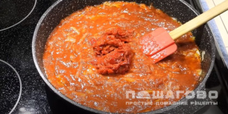 Фото приготовления рецепта: Постная пицца на сковороде - шаг 6