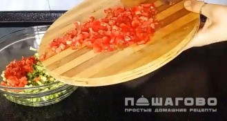 Фото приготовления рецепта: Чобан салат - шаг 2