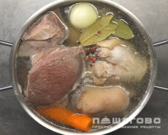 Фото приготовления рецепта: Мясной холодец - шаг 2