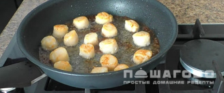 Фото приготовления рецепта: Гребешки в сливочном соусе - шаг 4