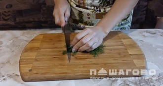 Фото приготовления рецепта: Омлет с ветчиной и сыром - шаг 2