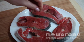 Фото приготовления рецепта: Лосось, запеченный в фольге с овощами - шаг 2