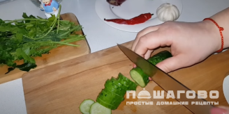 Фото приготовления рецепта: Заправка для салата с грецкими орехами по-грузински - шаг 2