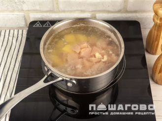 Фото приготовления рецепта: Харчо с курицей и картошкой - шаг 2