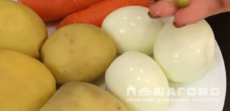 Фото приготовления рецепта: Оливье по-советски с куриной грудкой - шаг 2