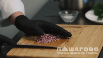 Фото приготовления рецепта: Томатно-луковый соус для шашлыка - шаг 1