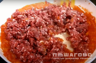 Фото приготовления рецепта: Мусака классическая с картошкой и баклажанами - шаг 3
