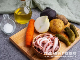 Фото приготовления рецепта: Винегрет с кальмаром - шаг 1