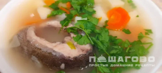 Фото приготовления рецепта: Уха из линя с картофелем - шаг 4