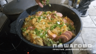 Фото приготовления рецепта: Бигус с сардельками - шаг 4