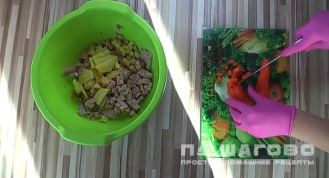 Фото приготовления рецепта: Вегетарианский салат Оливье - шаг 3