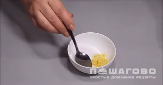 Фото приготовления рецепта: Блины с творогом и сметаной домашние - шаг 5