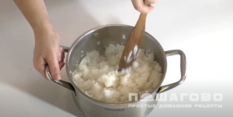 Фото приготовления рецепта: Суши-ролл Калифорния в домашних условиях - шаг 3