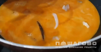 Фото приготовления рецепта: Том ям с морепродуктами - шаг 10